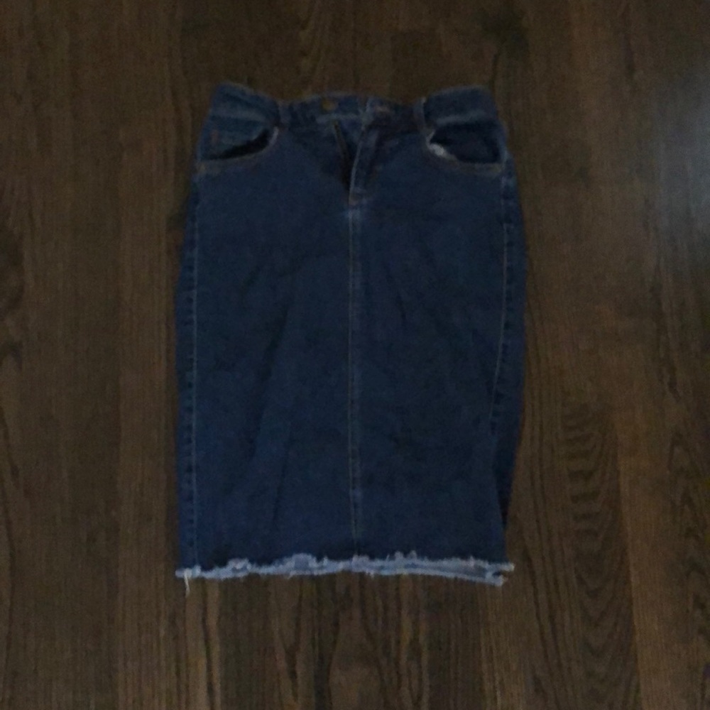 Tight Jean skirt above knees